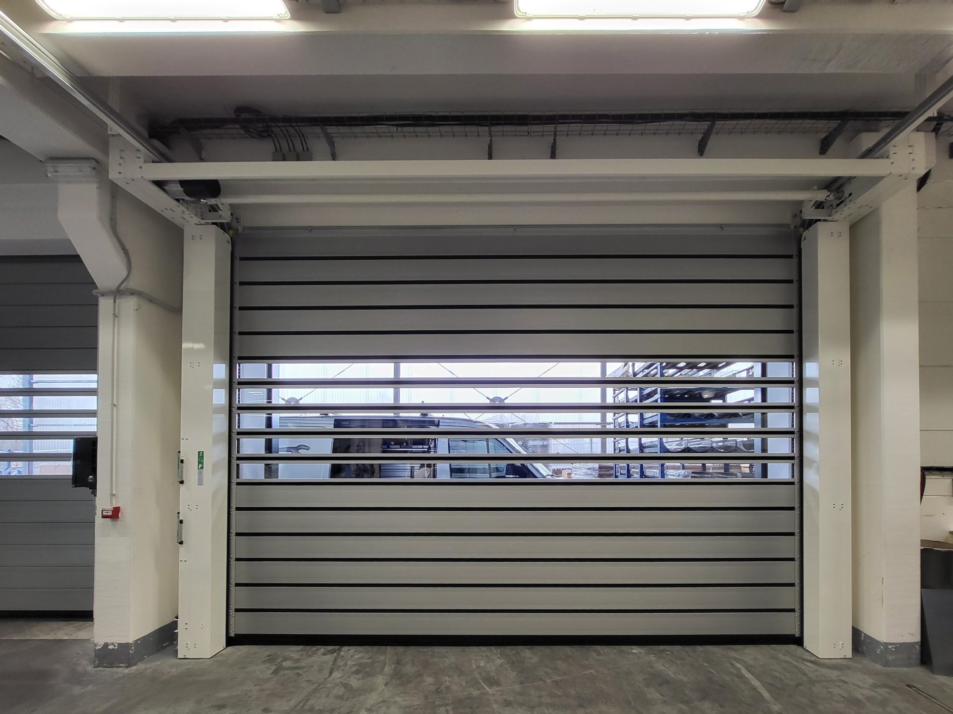 Revolution! EFAFLEX reduces the “polygon effect” with a low lintel door